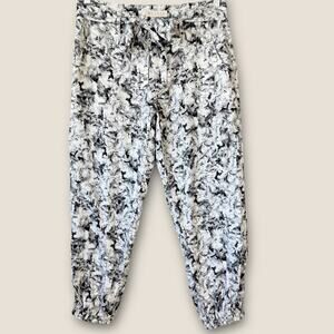GUESS Silk Floral Tie Waist Tapered Jogger Pants Elastic Hem Size 8 Gray & White